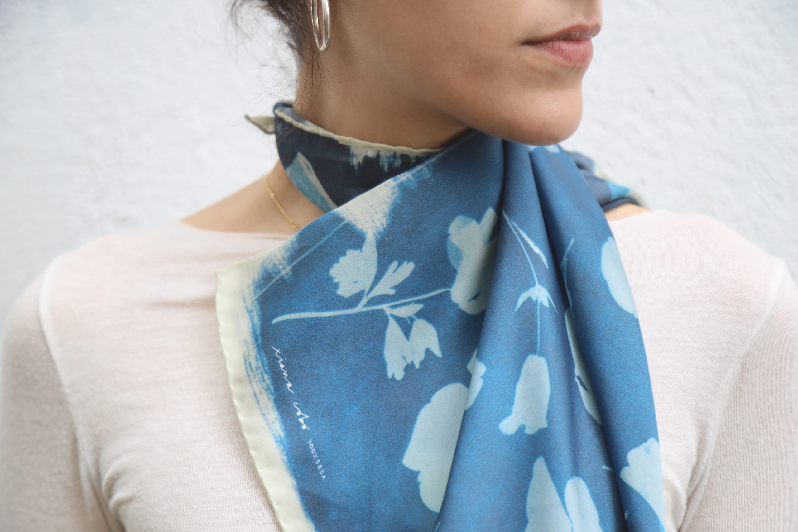 Pañuelo Flor Cian - Imagen 6